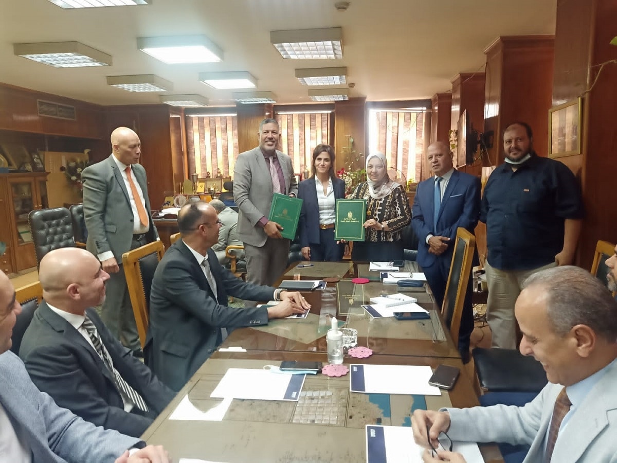 الشركة المصرية لنقل الكهرباء توقع عقد مع شركة سيمنس للتكنولوجيا