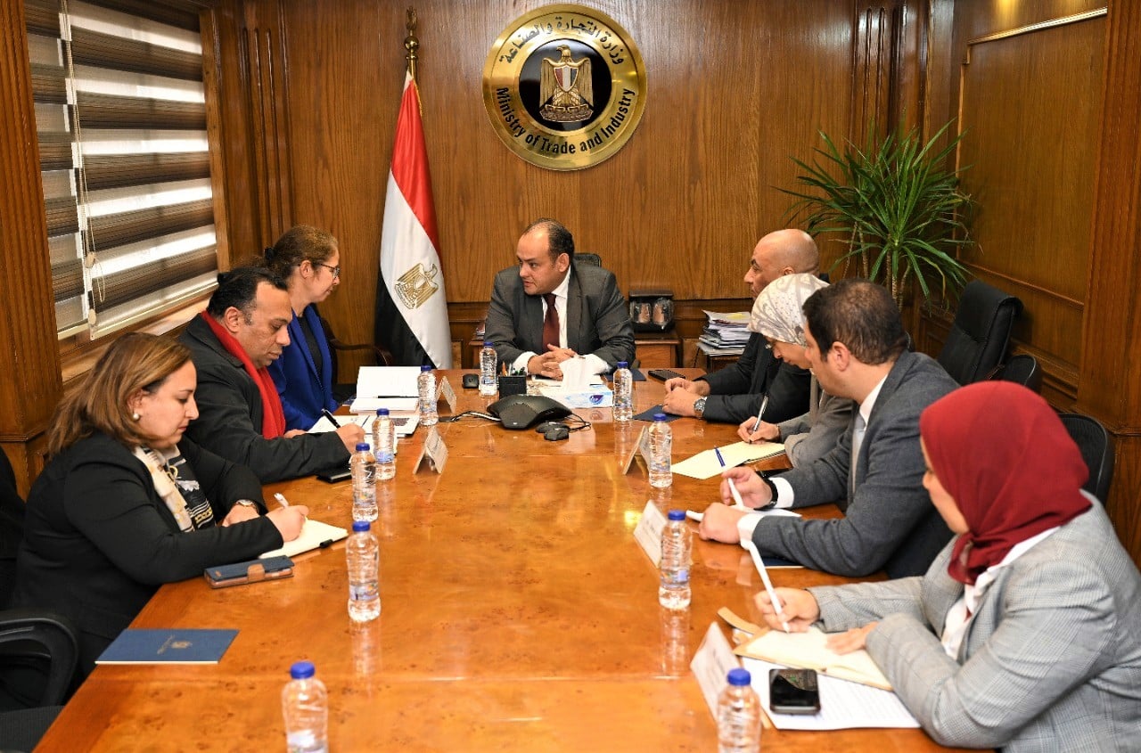 وزير التجارة والصناعة مع ممثلي مجموعة البنك الدولي بالقاهرة