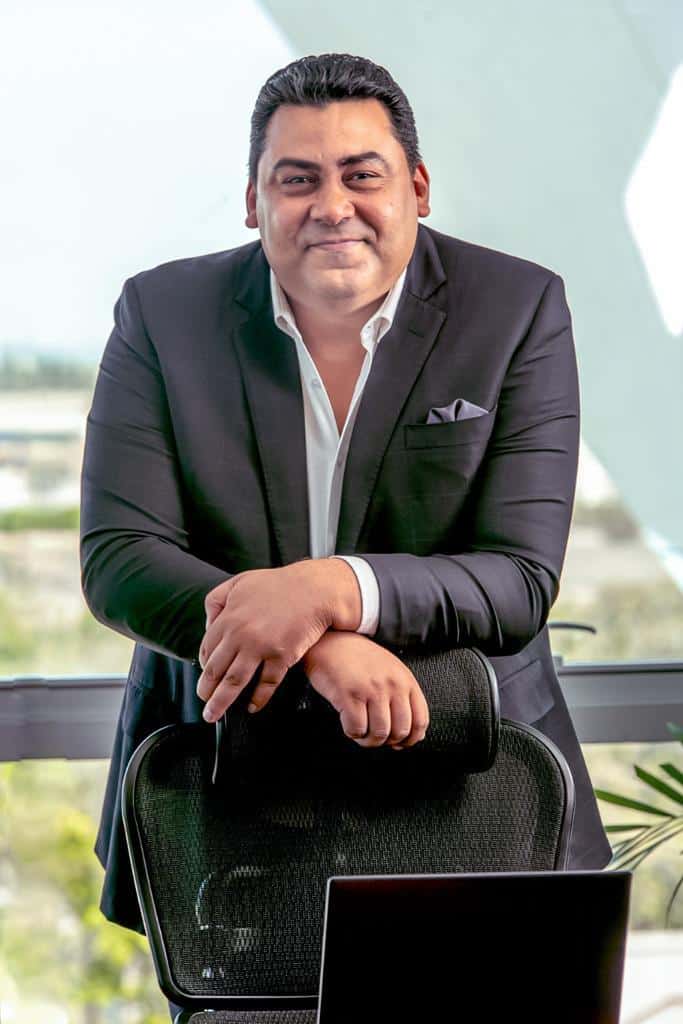 المهندس عادل حامد، العضو المنتدب والرئيس التنفيذي للشركة المصرية للاتصالات