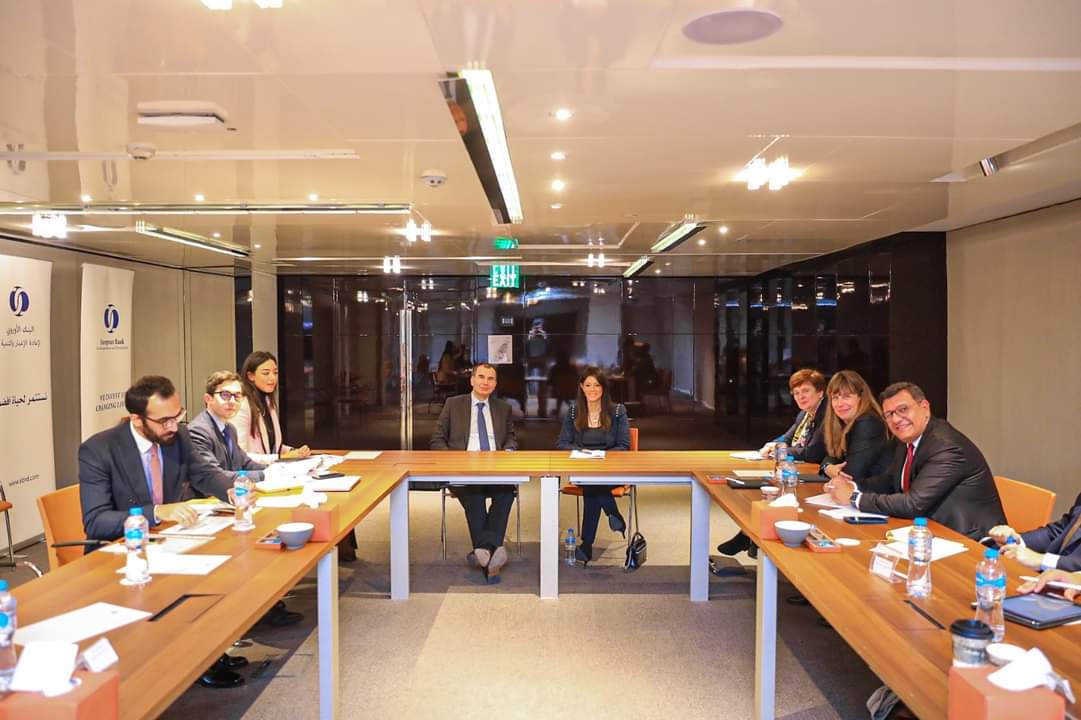 د.رانيا المشاط وزيرة التعاون الدولي تعقد جلسة مباحثات ثنائية مع نائب رئيس البنك الاوروبي لإعادة الإعمار