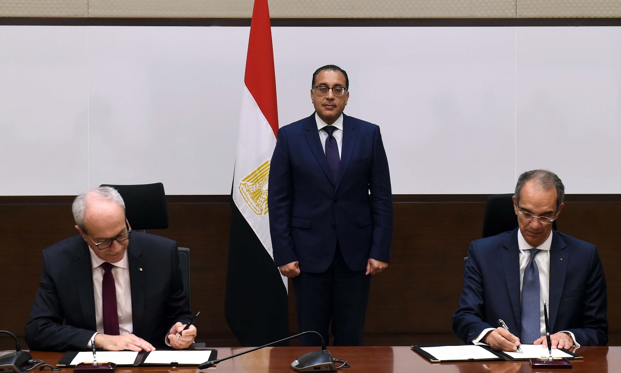 مدبولي يشهد توقيع مذكرة تعاون بين مصر والجزائر