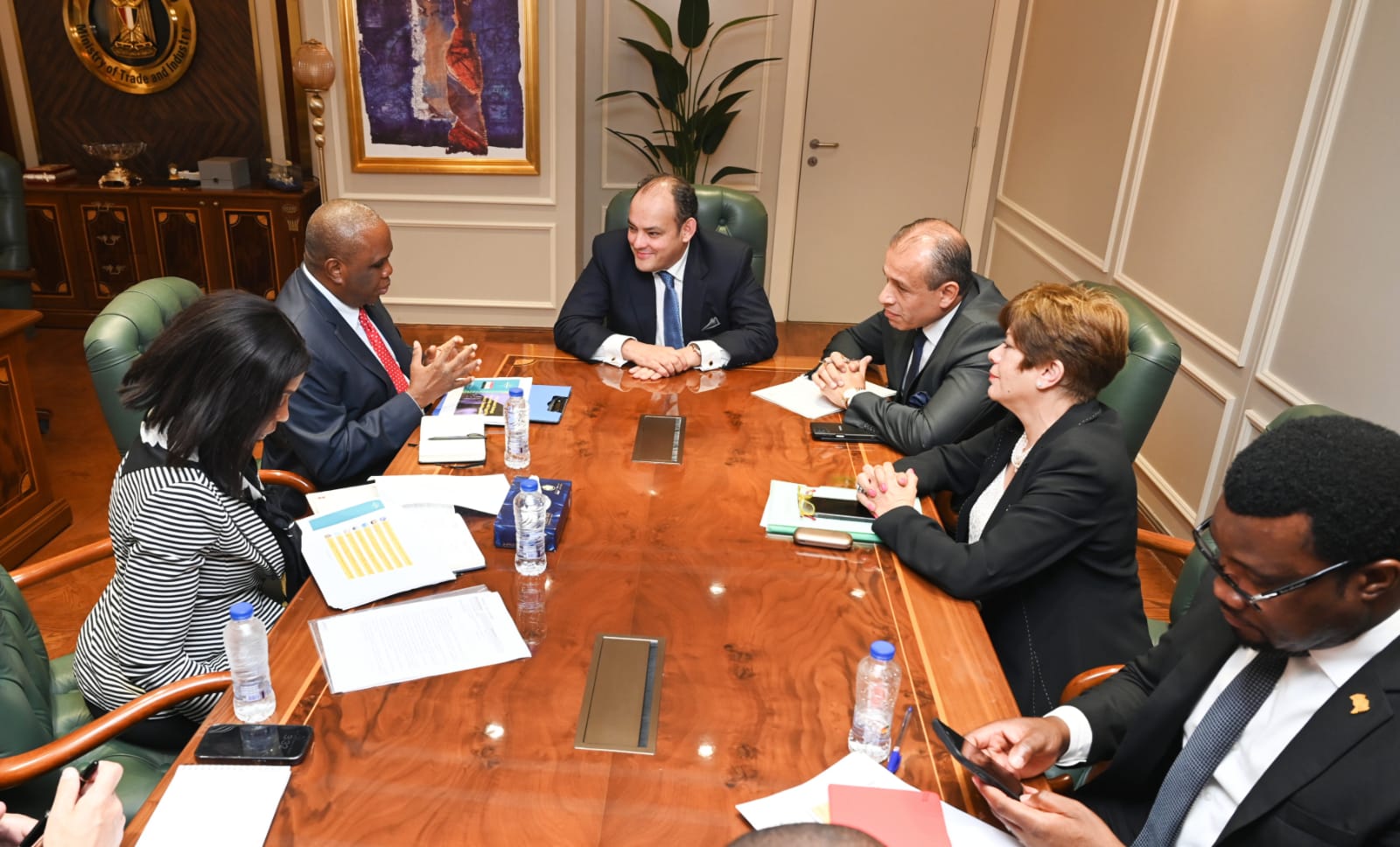 وزير التجارة يبحث مع وفد البنك الأفريقي