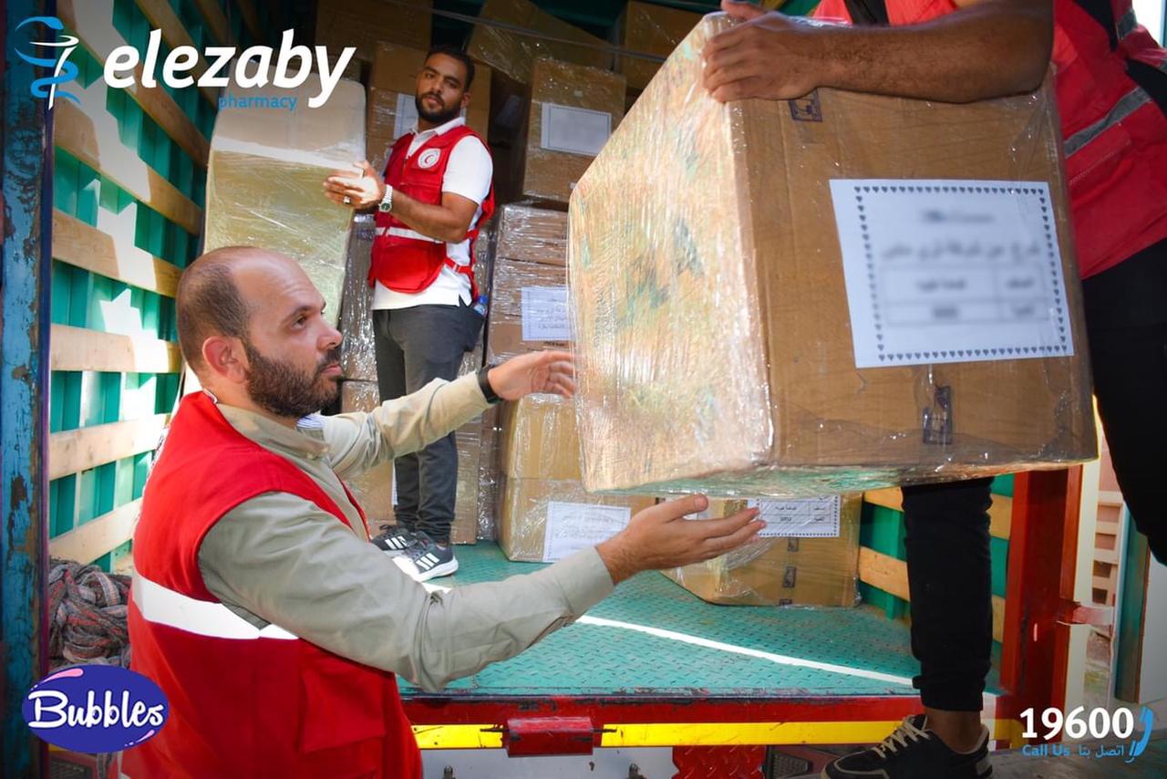 تجهيز قافلة صيدليات العزبي لدعم غزة