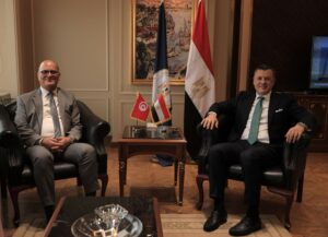 وزير السياحة والآثار مع سفير تونس بالقاهرة